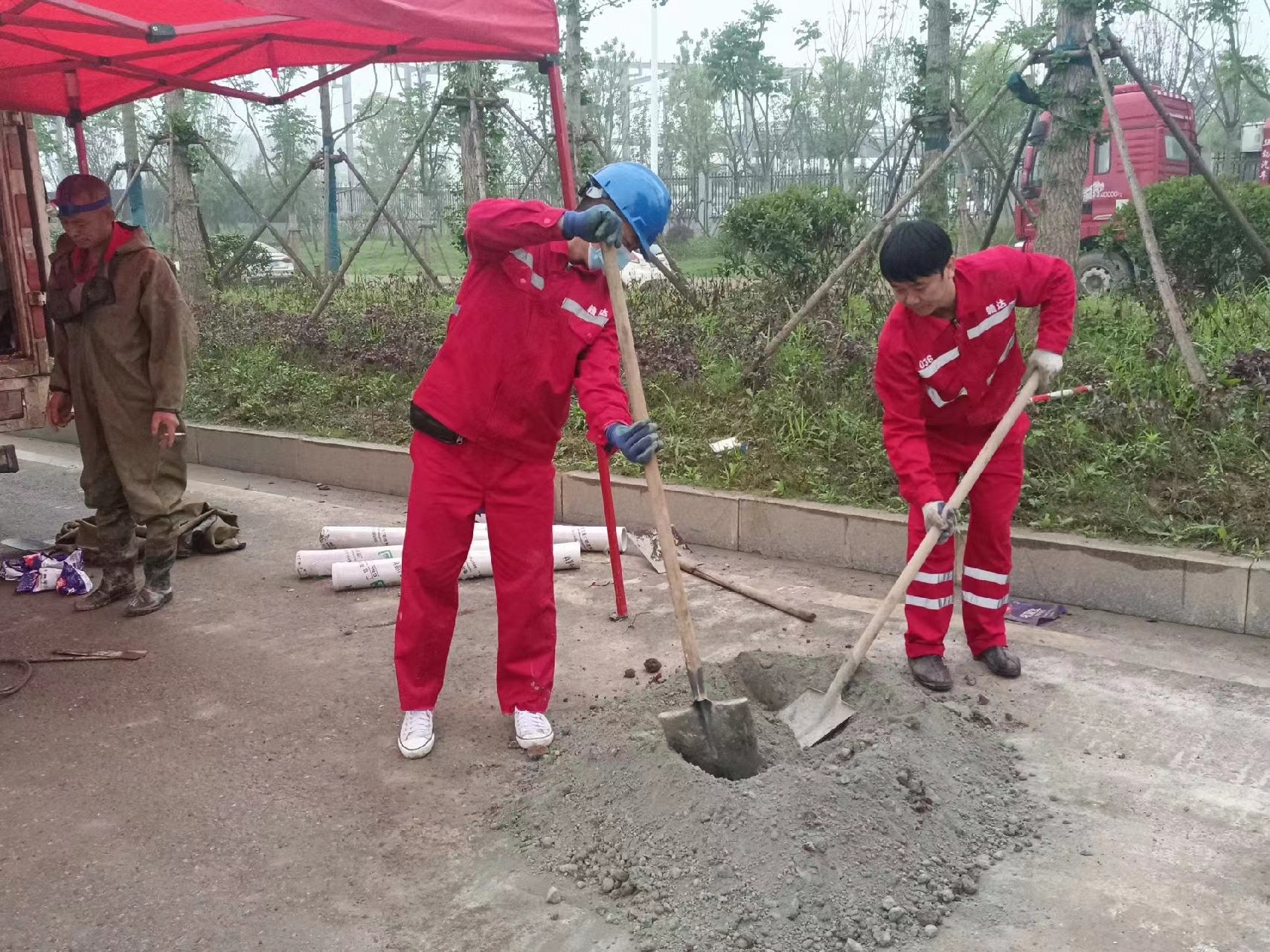 千山管道疏通哪家好】及时进行市政管道清淤